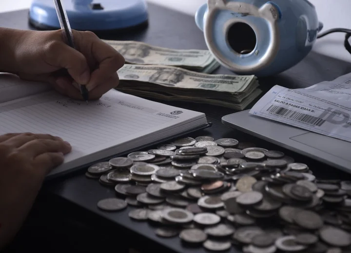 Factores clave que definen el salario mínimo en el código de trabajo